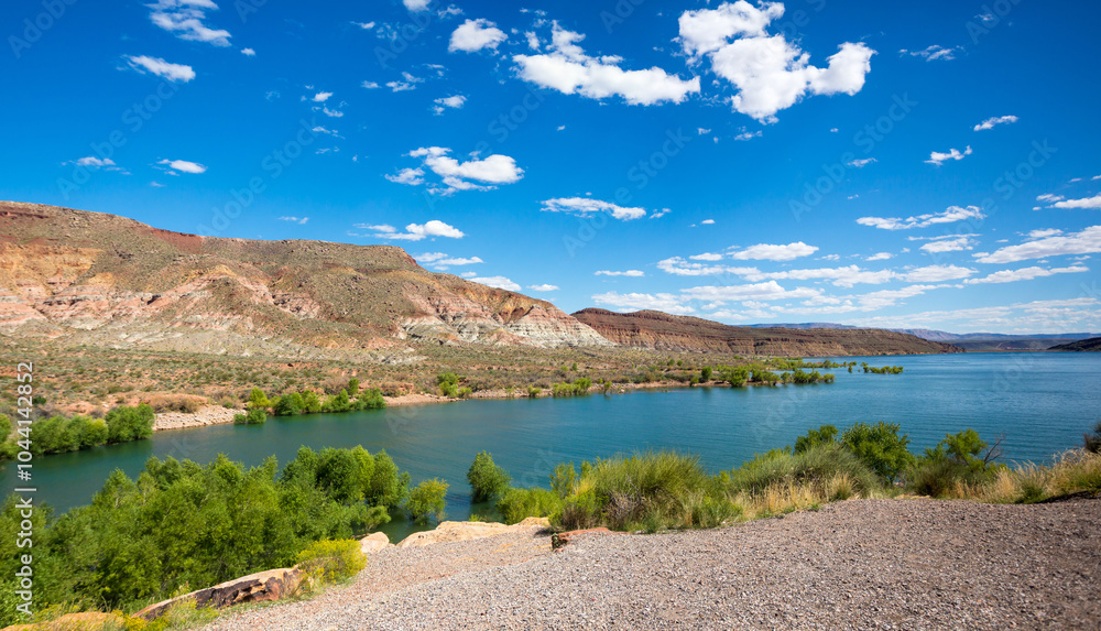 Fototapeta premium Reservoir at Quail Creek State Park in Hurricane, Utah