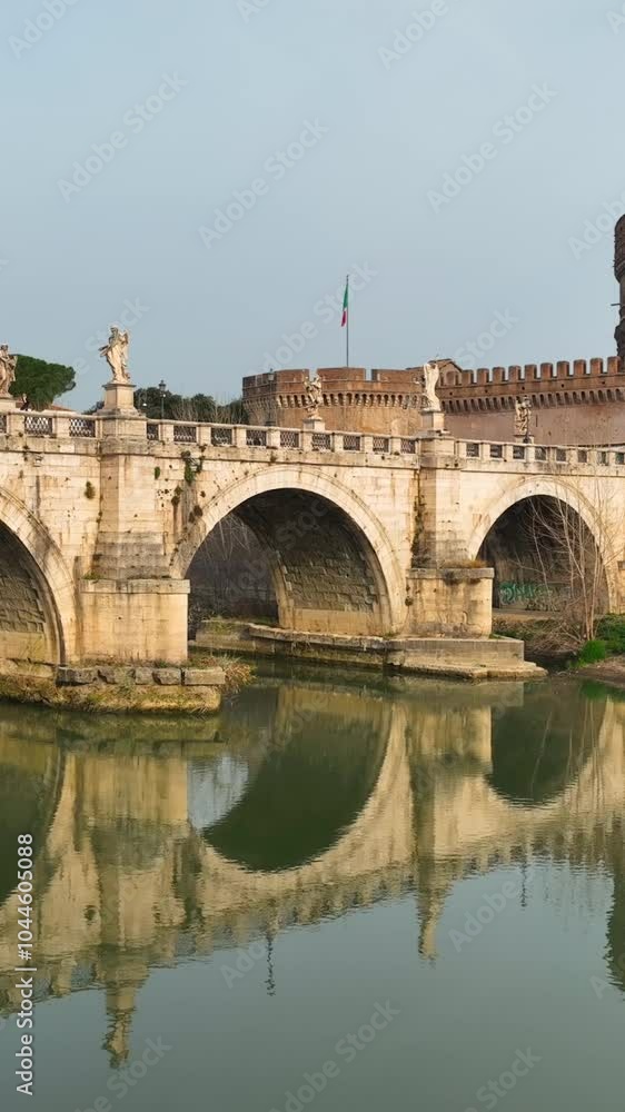 I ponti sul fiume Tevere a Roma, Italia. Ponte sant'Angelo
Vista aerea dell'antico ponte sul Tevere che attraversa la città di Roma. I ponti sul fiume Tevere a Roma, Italia. Ponte sant'Angelo
Vista aerea dell'antico ponte sul Tevere che attraversa la città di Roma.