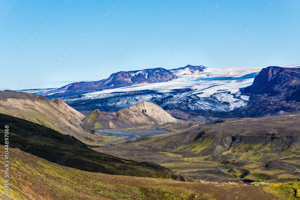 Obraz premium Scenic breathtaking view to the volcano of Eyjafjallajökull glacier with Thórsmörk valley and interior volcanic grassy nature when hiking Laugavegur trail on summer beautiful day on Iceland.