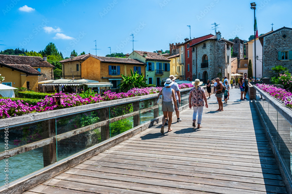 Fototapeta premium Summer on the Mincio river. Historic village of Borghetto sul Mincio