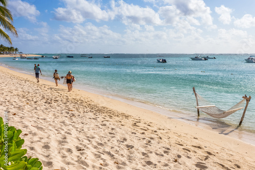 Plage paradisiaque du Morne Brabant, Île Maurice  photo