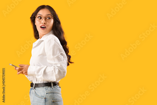 Young Asian gossip woman wi...