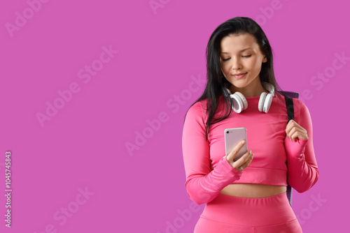 Sporty young woman using mo...