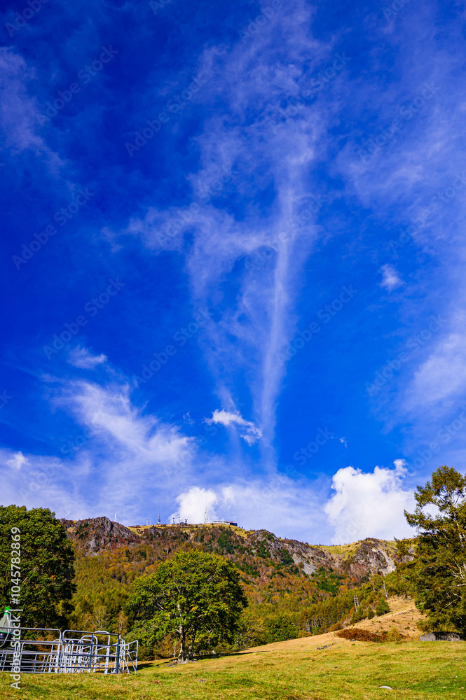 Fototapeta premium 三城牧場から望む美ヶ原高原 山頂