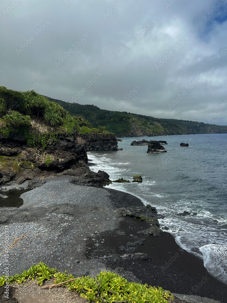 Obraz premium maui black sand beach