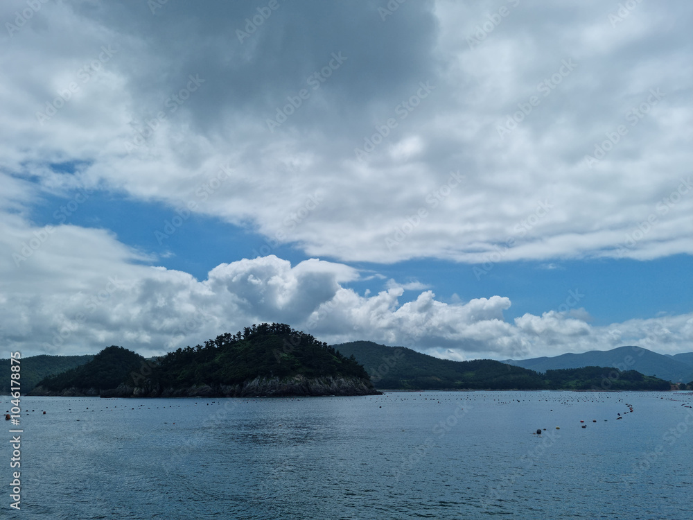 This is the seascape of Korea’s Ttangkkeut Village.
This is the seascape of Korea’s Ttangkkeut Village.