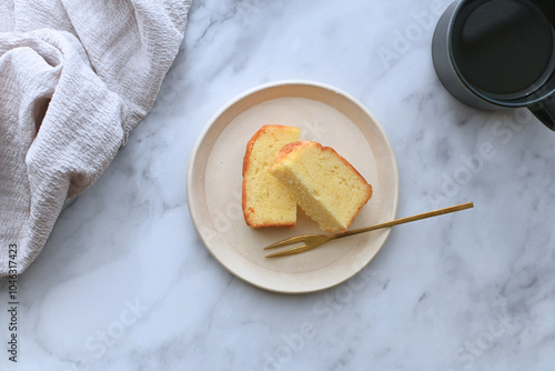 アフタヌーンティーにパウンドケーキを