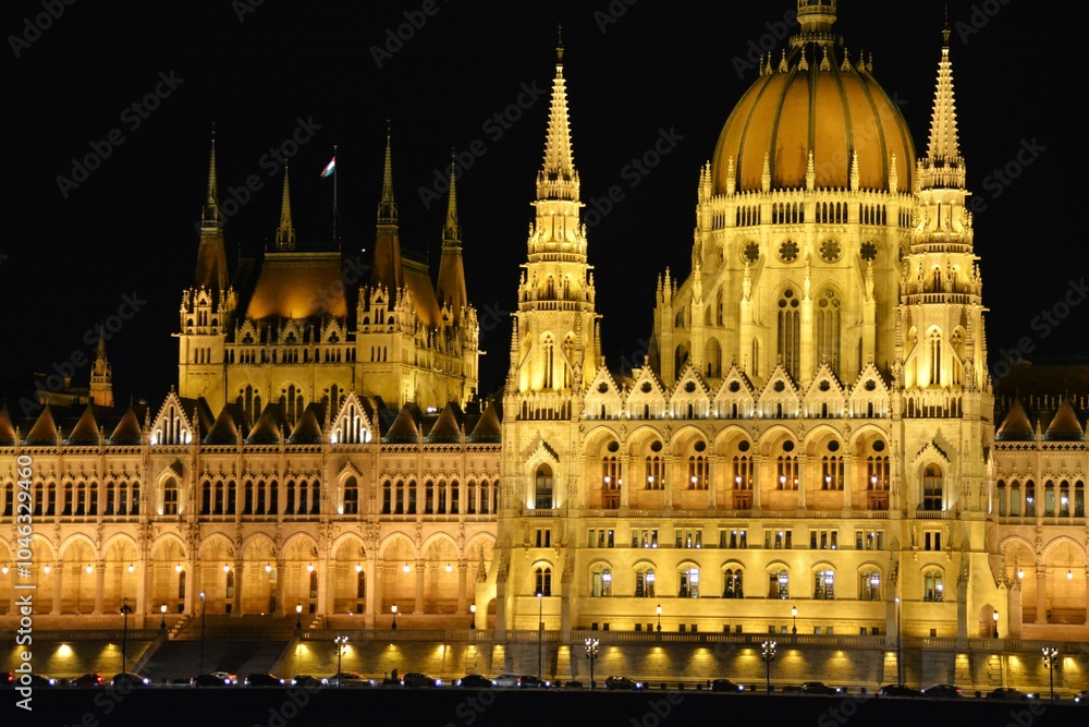 Fototapeta premium ブダペストの国会議事堂のライトアップ