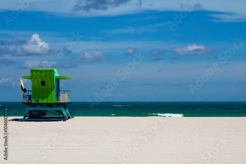 Budka ratownika na plaży w Miami Beach nad Oceanem photo