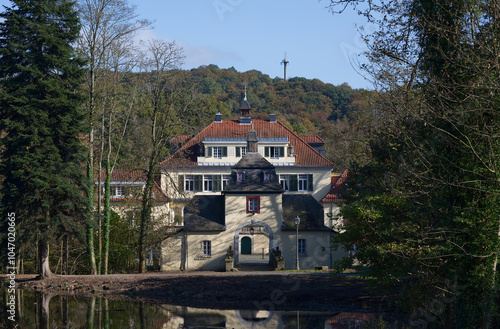 Schloss Eulenbroich in Rösrath mit Torhaus.