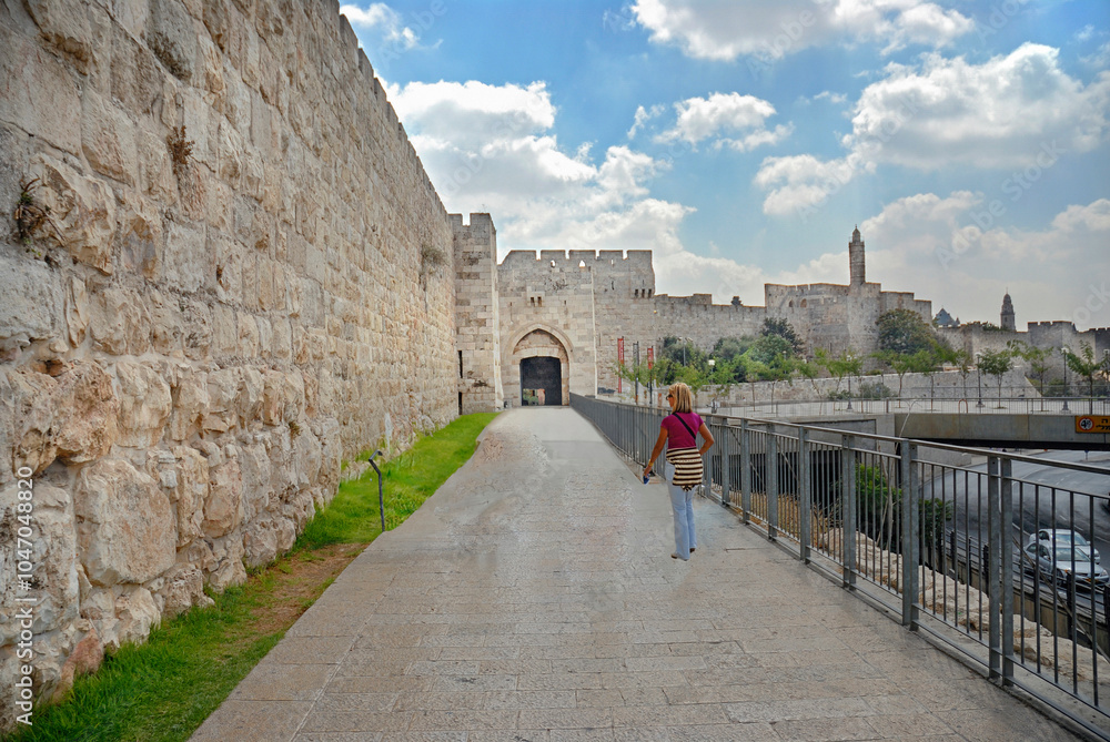 Obraz premium Jaffa Gate or Hebron Gate or David's Gate is a stone portal in the historic walls of the Old City of Jerusalem. It is one of eight gates in Jerusalem's Old City walls. Jerusalém, Israel, 2016