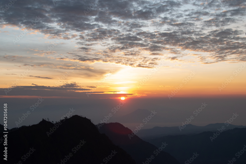 Obraz premium sunrise over the mountains