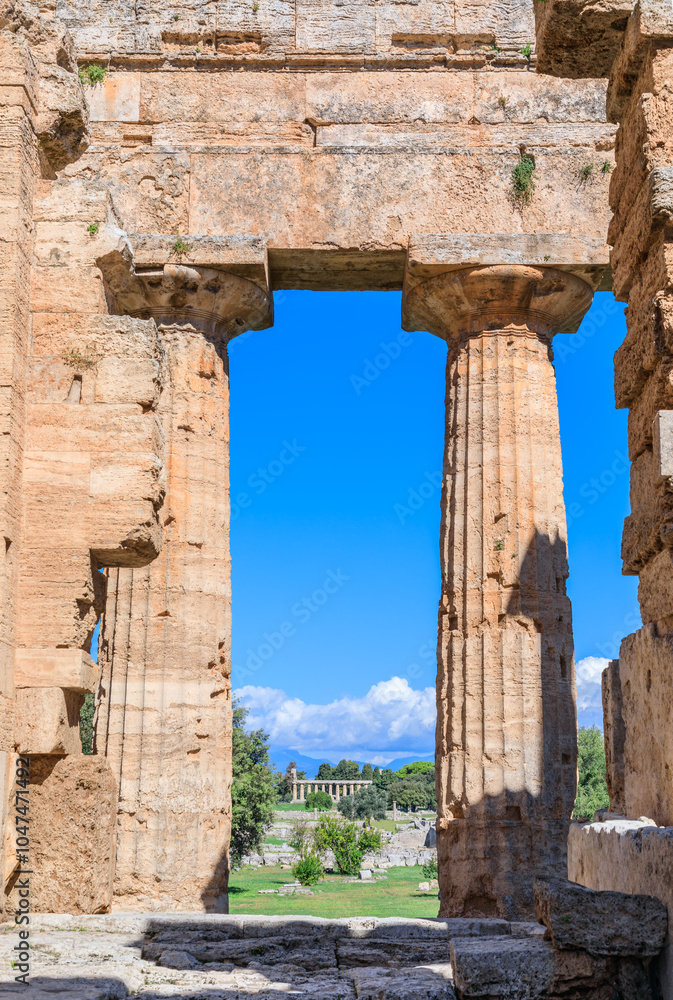 Φωτογραφία Temple of Neptune at Paestum in Italy: view across the peristyle.