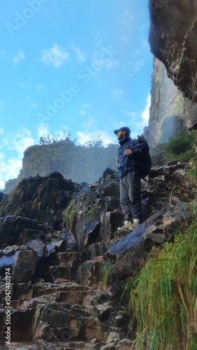 turista no trecho conhecido com paso de las lagrimas no trekking par amonte roraima  photo