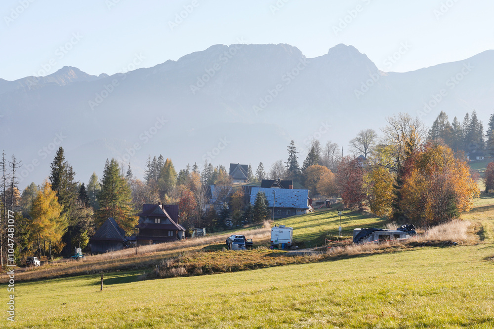 Φωτογραφία ZAKOPANE, POLAND - OCTOBER 24, 2024: Panorama of the Tatra Mountains from the slope of Gubałówka