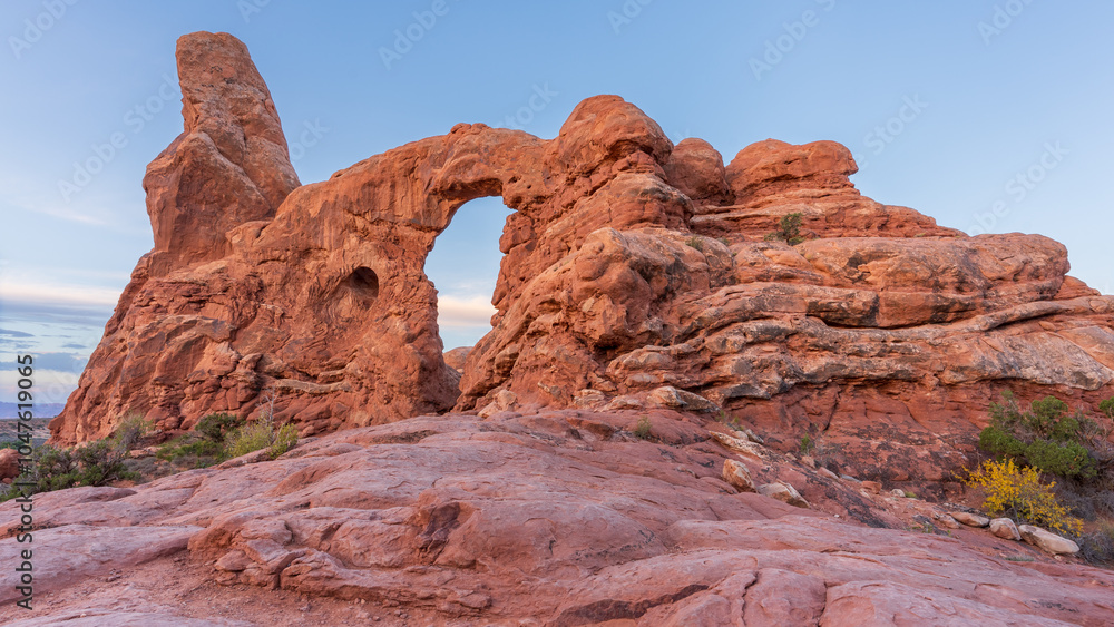 Fototapeta premium Turret Arch is a large rock formation with a hole in the middle