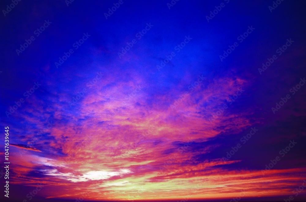 Obraz premium Beautiful romantic sunset background