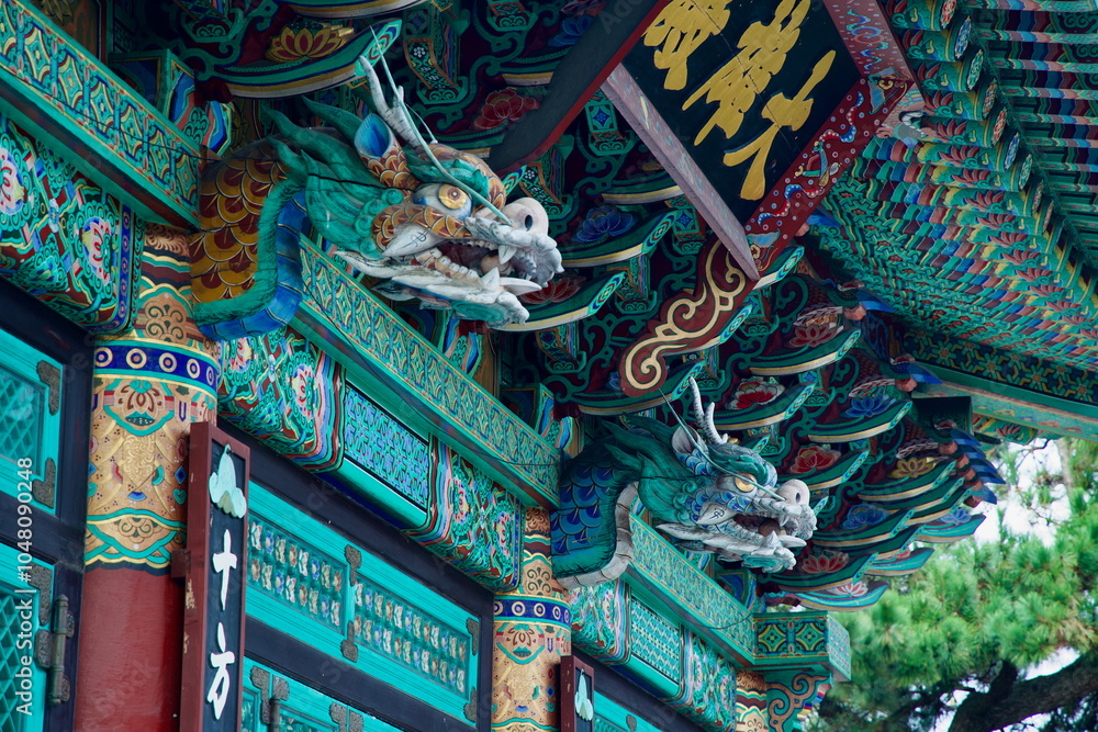 Obraz premium Intricate Dragon Carvings at Bonghosa Temple, Ulsan