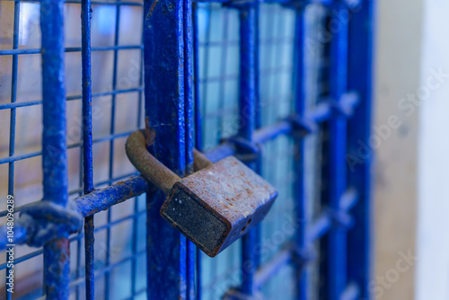 Obraz na płótnie Lock and bars in an alley, old city of Jaffa w salonie