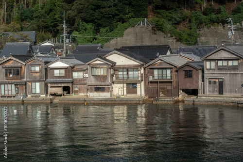 Obraz na płótnie Funaya Boathouses in Ine fisherman village Kyoto Prefecture, The funayas were originally constructed to lift fishermen's wooden boats from the sea w salonie