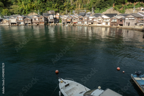 Obraz na płótnie Funaya Boathouses in Ine fisherman village Kyoto Prefecture, The funayas were originally constructed to lift fishermen's wooden boats from the sea w salonie