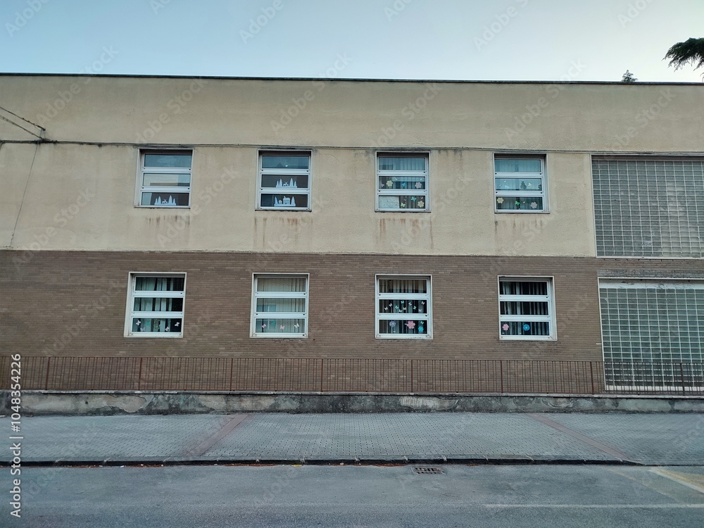 Benevento - Facciata della Scuola Elementare Nicola Sala in Via Enzo Marmorale