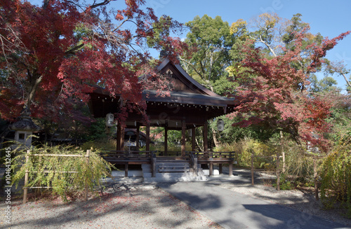 梨木神社　拝殿の紅葉　京都市上京区 photo