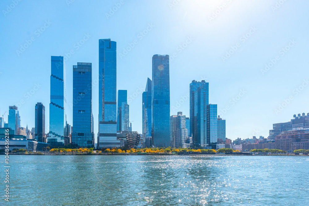 Obraz premium Manhattan skyline uner a shining sun