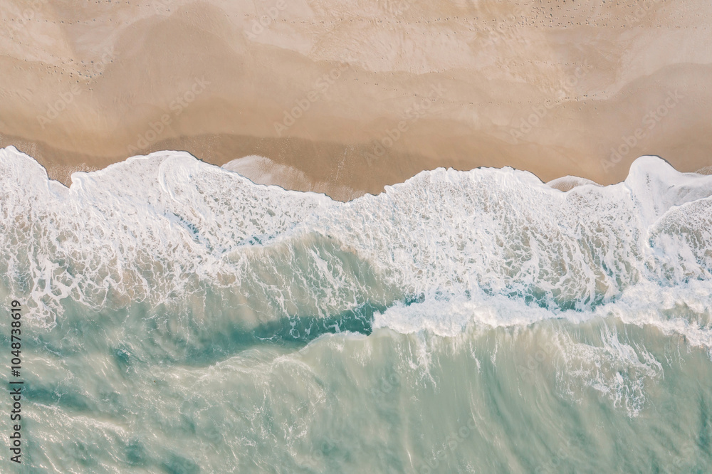Fototapeta premium Waves Crashing on Sandy Beach