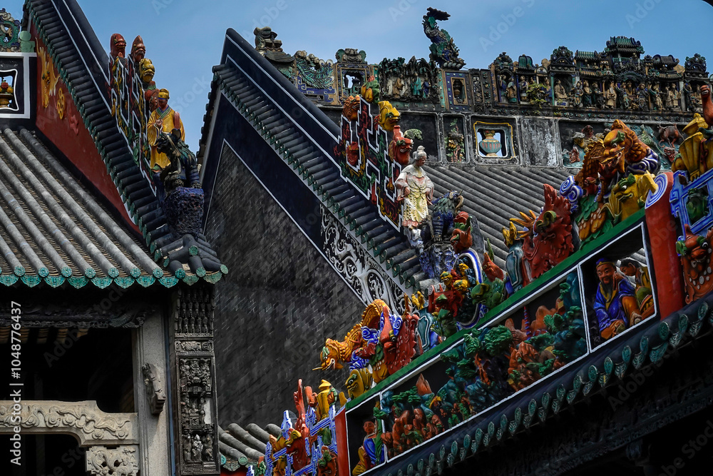 Fototapeta premium China's ancient architecture, the ancient home of the rich, The ridge of the ancient Chinese roof richly decorated with colorful statuettes, Guangzhou Chen Clan Ancestral House