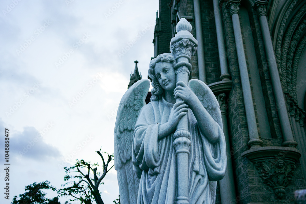Fototapeta premium angel statue in church