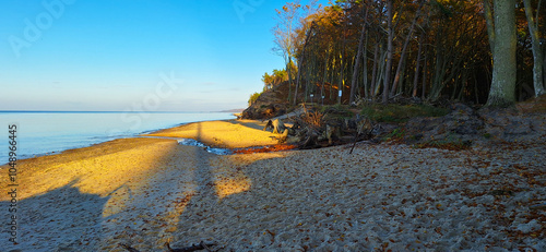 Ujście rzeki Orzechowa do Bałtyku. Ustka. Orzechowo.