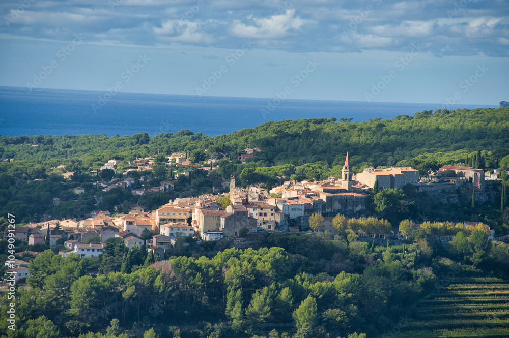 Fototapeta premium Blick auf La Cadiére d'Azur in der Provence