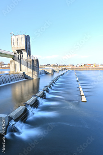 【東京都】多摩川の水防を担う二ヶ領宿河原堰の全景 photo