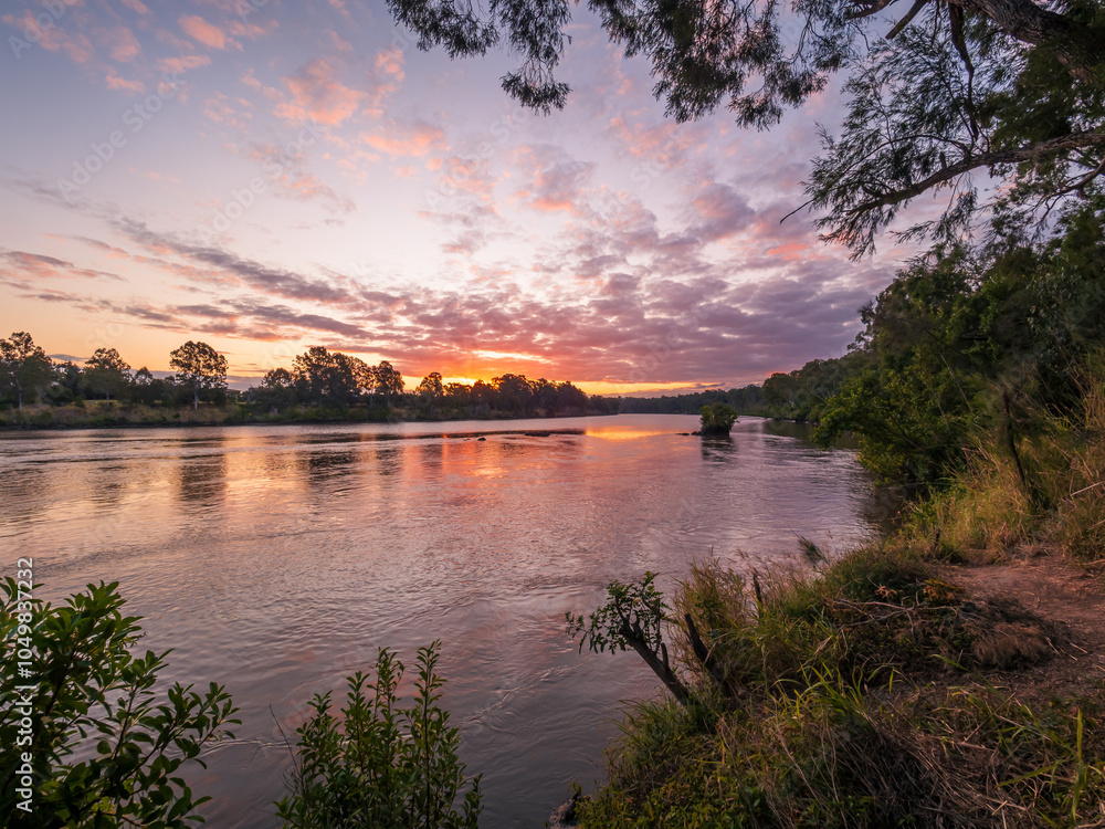 Obraz premium Sunset Over the River with Reflections