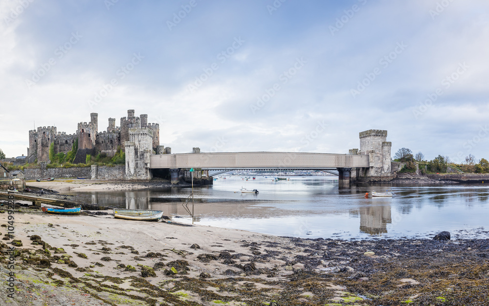 Naklejka premium Conwy Castle and suspension bridge panorama