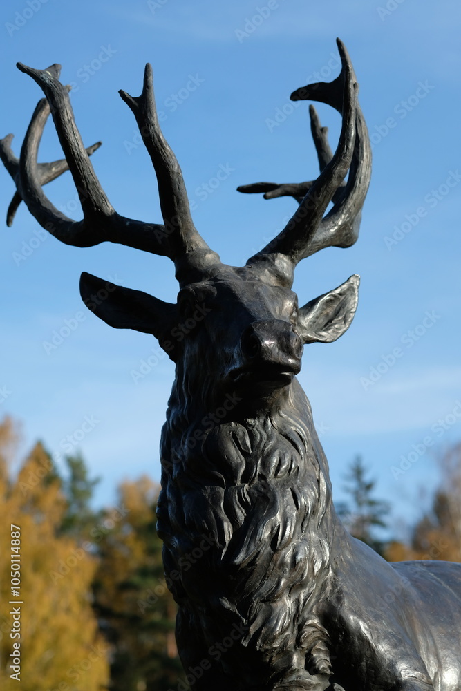 Fototapeta premium statue of a deer in an autumn park (deer bridge in Pavlovsky Park)