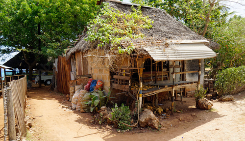Tableau sur toile wooden buildings in kizimkazi village