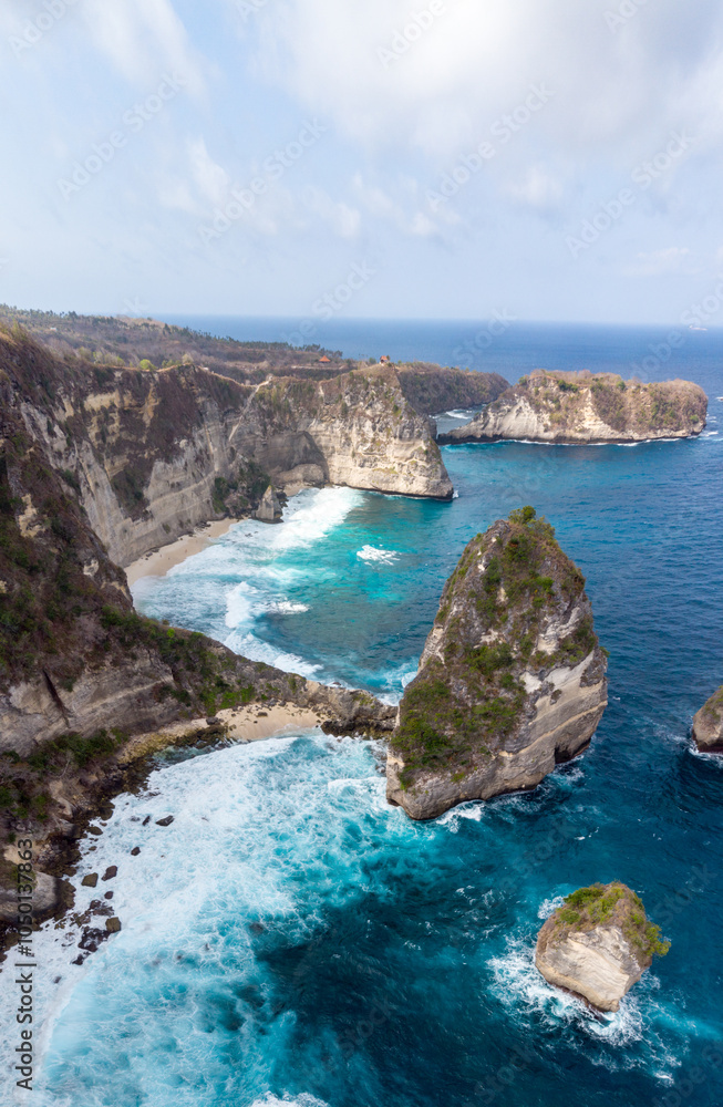 Obraz premium Stunning coastal cliffs and turquoise waters.