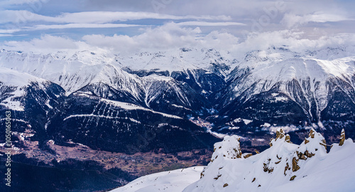 Obraz na płótnie View on winter mpuntains from Eggishorn peak, Alps. w salonie