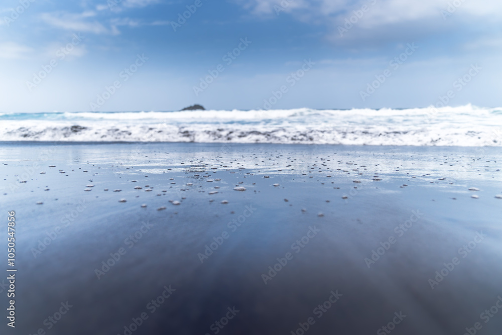 Obraz premium Calm beach with little waves