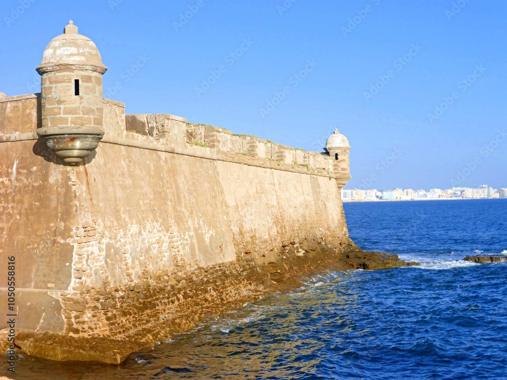 Fototapeta premium SAN SEBASTIAN FORT GATEWAY IN CADIZ, SPAIN