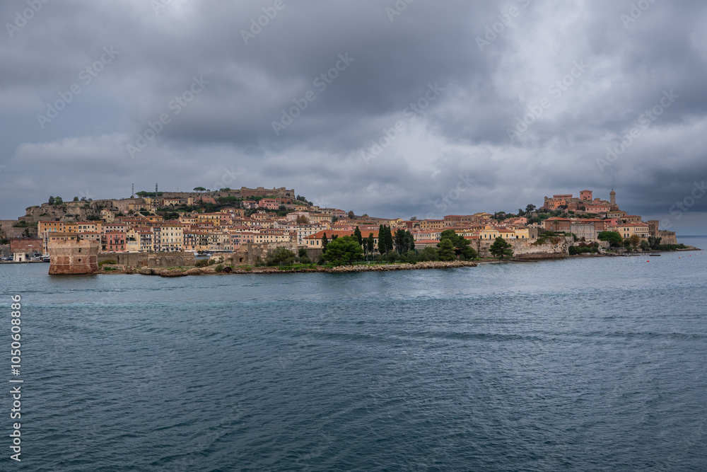 Obraz premium Landscape of Portoferraio rown in a cloudy day