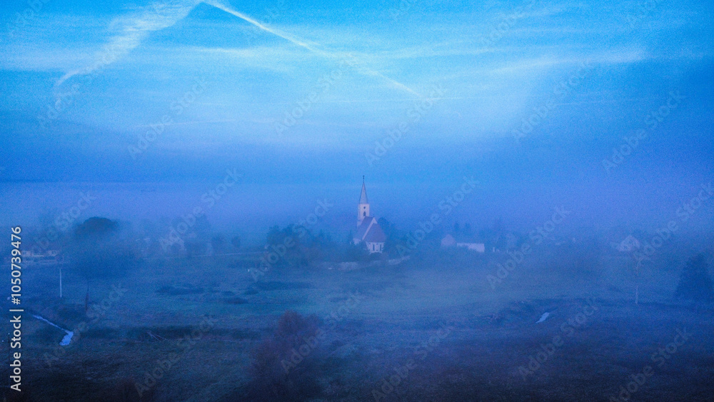 Obraz premium misty morning in the village