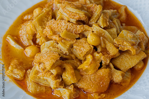 Obraz na płótnie A dish from Turkish cuisine. Lamb tripe with chickpeas served on a white plate. w salonie