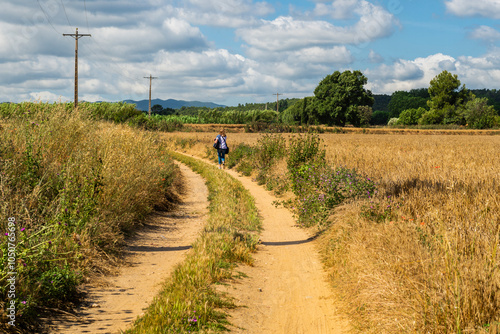 From Palau Sator to Peratallada walking through the field