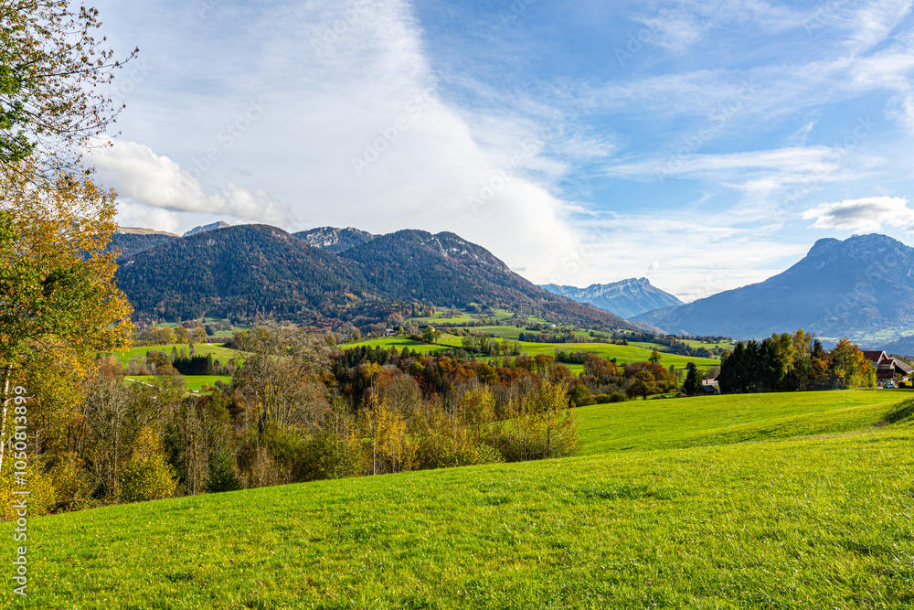 Automne dans le massif des Bauges, Haute-Savoie, France Automne dans le massif des Bauges, Haute-Savoie, France