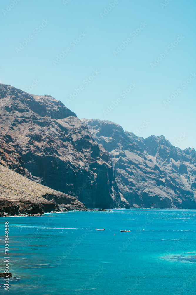 Dramatische Felsklippen an der Küste von Los Gigantes, Teneriffa Dramatische Felsklippen an der Küste von Los Gigantes, Teneriffa