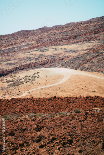 Staubiger Wanderpfad durch karge Vulkanlandschaft photo