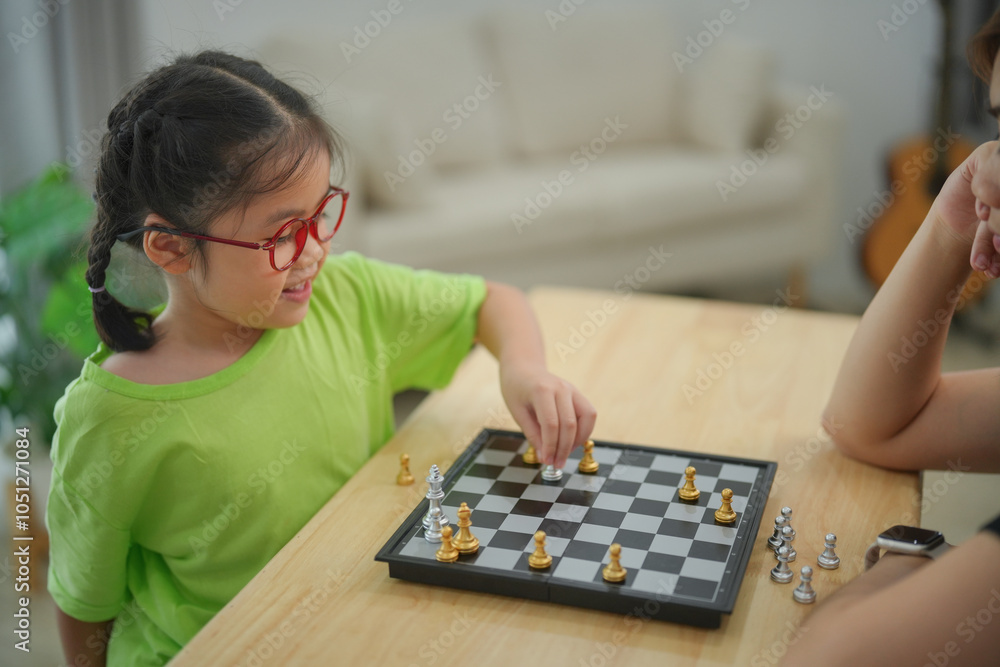 Φωτογραφία Asian young girl is playing a game of chess with an adult